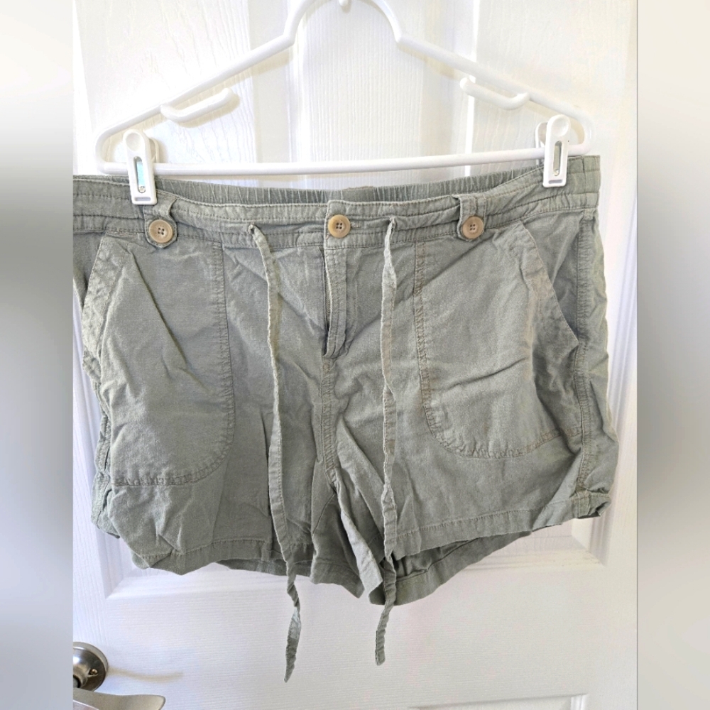 Torrid women's plus 14 green high waist linen blend shorts elastic waist pockets